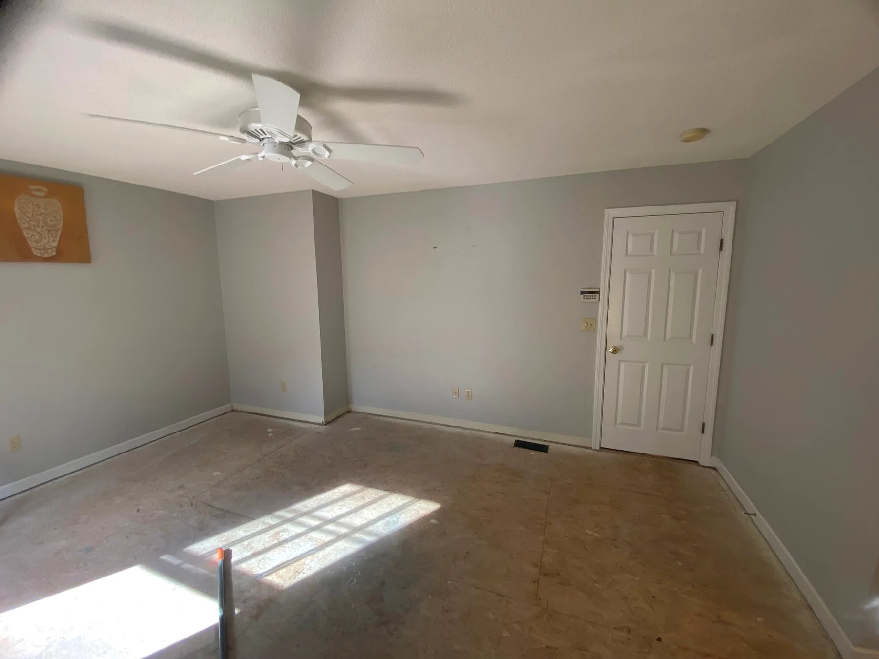 Living room before renovation